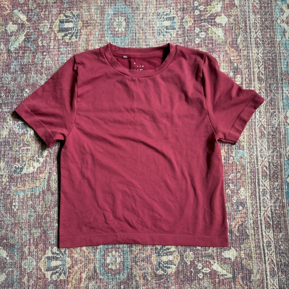 Women’s Crewneck Short Sleeve Top in Burgundy
